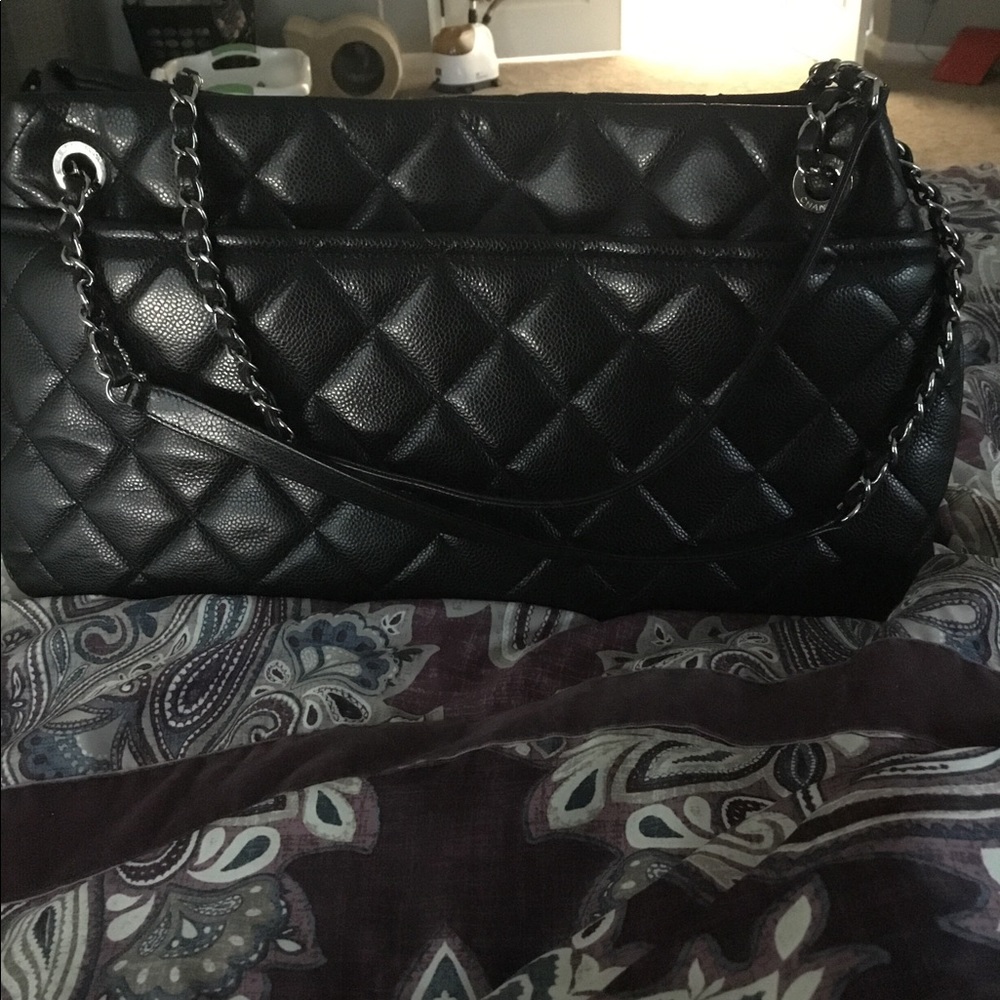Chanel purse 24Hr SALE - Picture 2 of 5